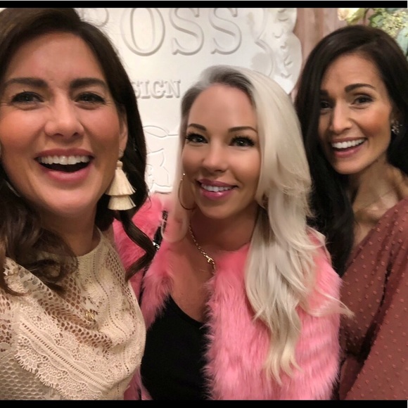 Meet your posher! - Picture 1 of 8